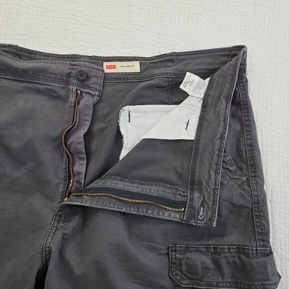 Wrangler Relaxed Fit Cargo Shorts Men's 42 Grey 7 Pockets 9" Inseam Utility EUC - Picture 9 of 13